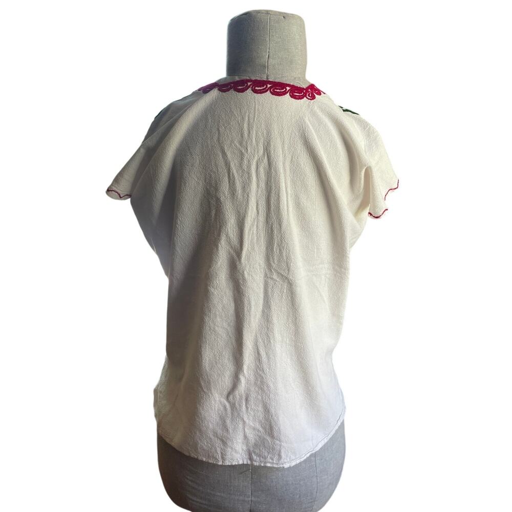Vintage White Mexican Huipil Blouse Embroidered Red Flowers Estimated Med-Large - Picture 3 of 4